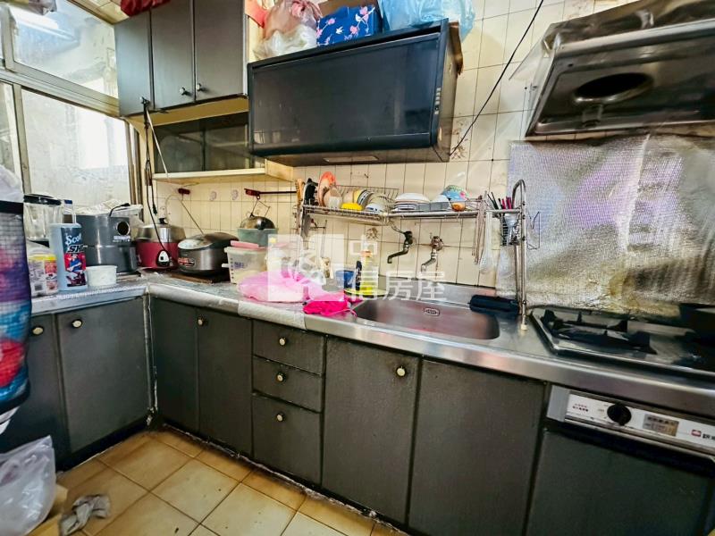 安南區公所旁1樓店面房屋室內格局與周邊環境