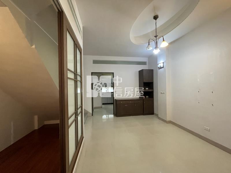 413冬山光明路邊間別墅房屋室內格局與周邊環境