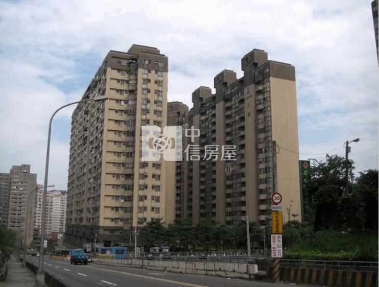 天驕社區套房房屋室內格局與周邊環境