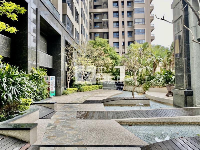 雙捷運世界之心美套房B1大平車房屋室內格局與周邊環境