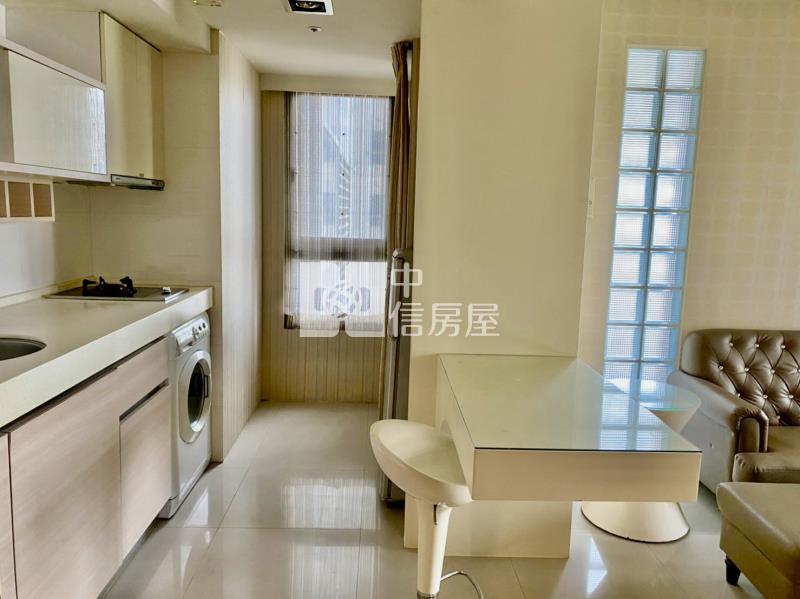 雙捷運世界之心美套房B1大平車房屋室內格局與周邊環境