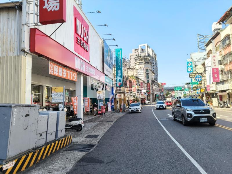 太平吃市*鑽石金店面*穩定收租中房屋室內格局與周邊環境