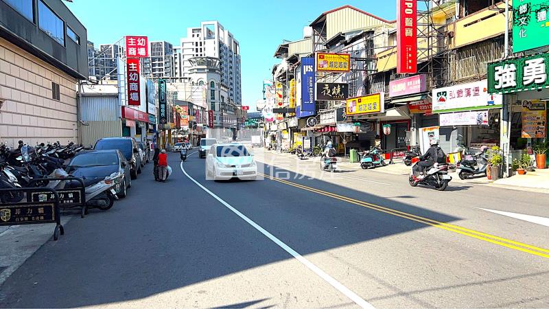 太平吃市*鑽石金店面*穩定收租中房屋室內格局與周邊環境