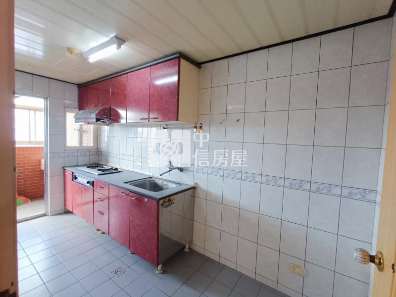 【奔馳】大湳交流道三鶯捷運宅-電梯3+1房車房屋室內格局與周邊環境