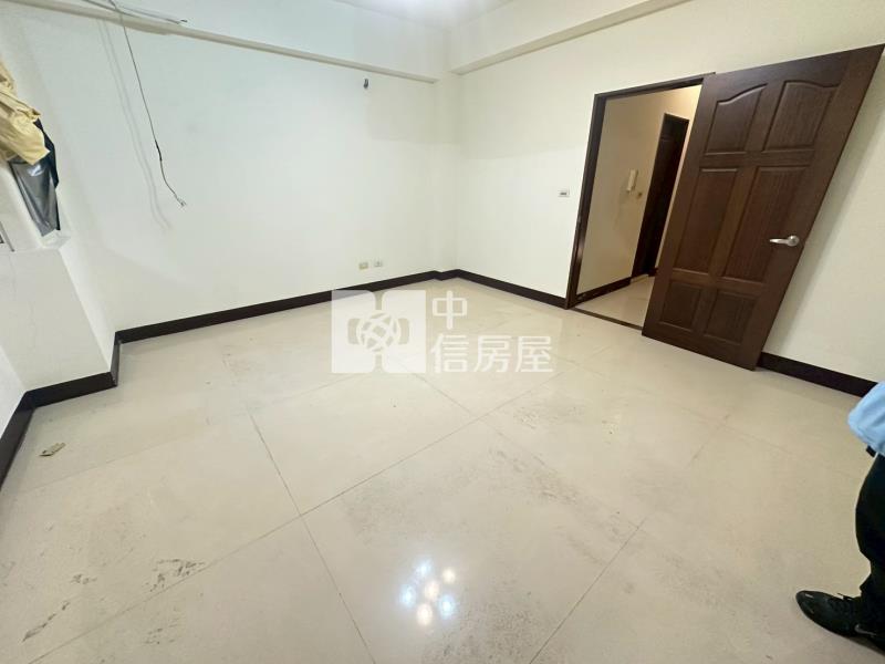 近A18青埔國小邊間透店房屋室內格局與周邊環境