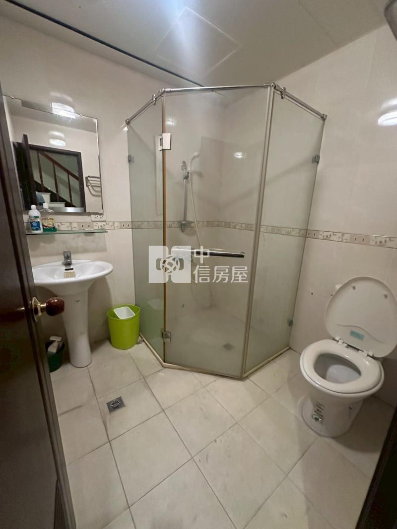 近A18青埔國小邊間透店房屋室內格局與周邊環境