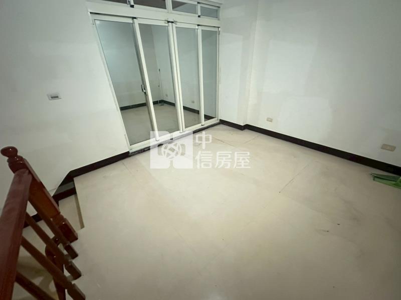 近A18青埔國小邊間透店房屋室內格局與周邊環境