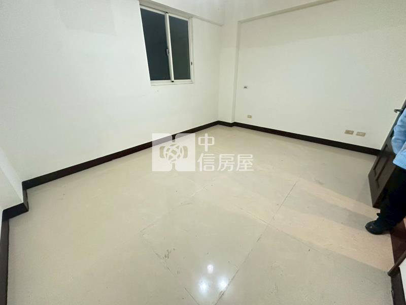 近A18青埔國小邊間透店房屋室內格局與周邊環境