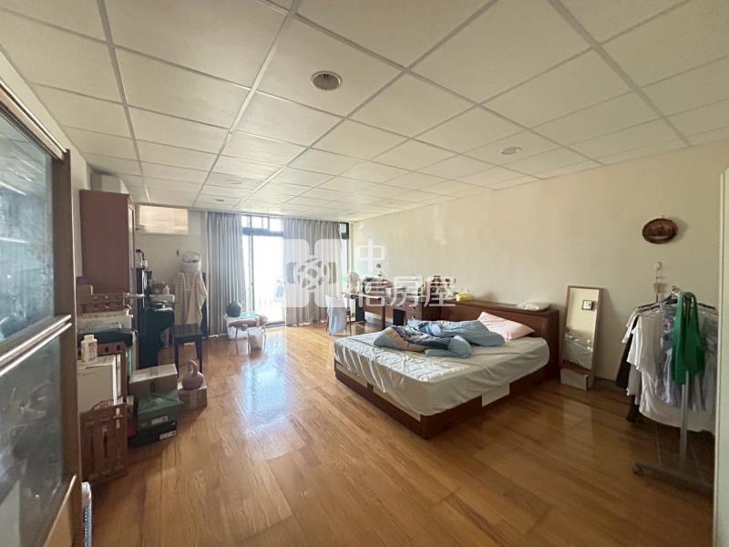 市區優質大六房雙車位透天房屋室內格局與周邊環境