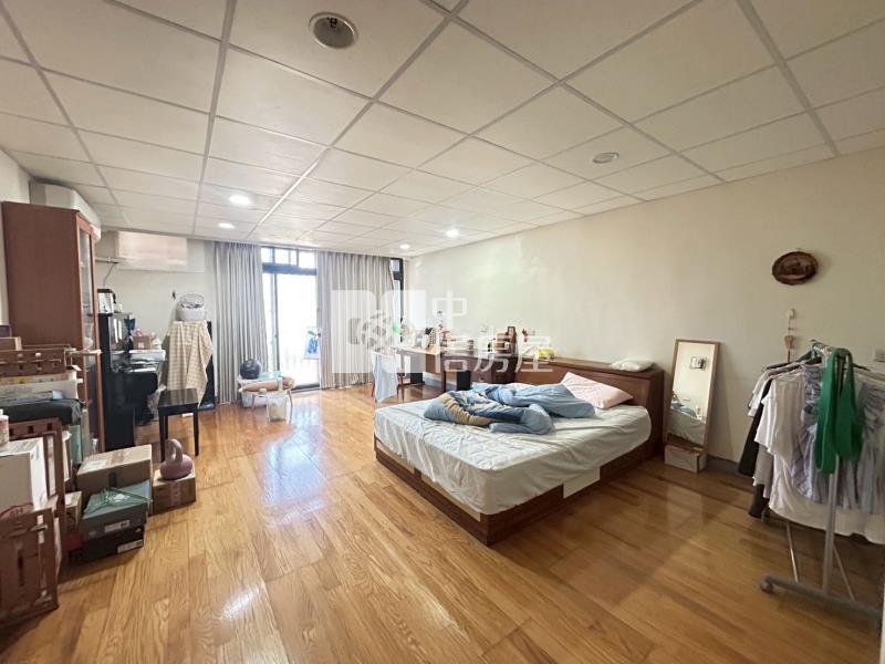 市區優質大六房雙車位透天房屋室內格局與周邊環境