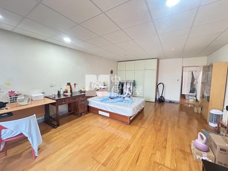 市區優質大六房雙車位透天房屋室內格局與周邊環境