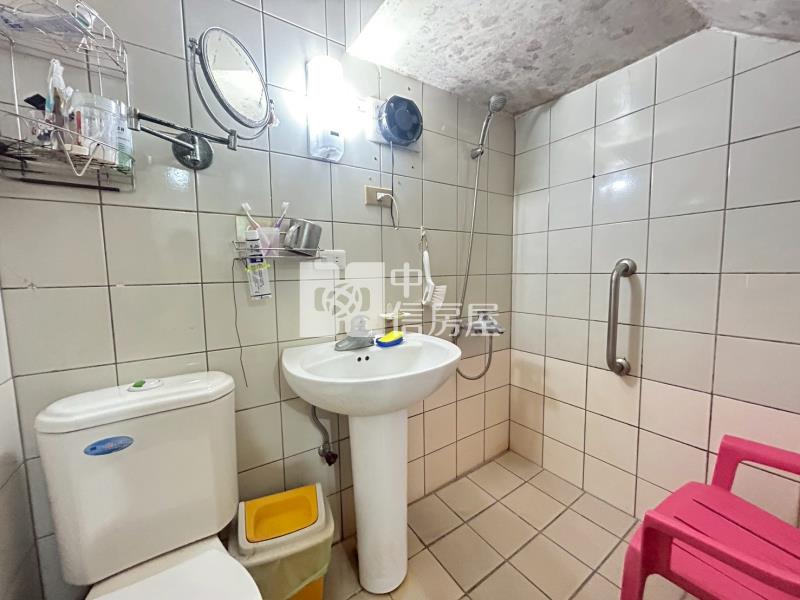 市區優質大六房雙車位透天房屋室內格局與周邊環境