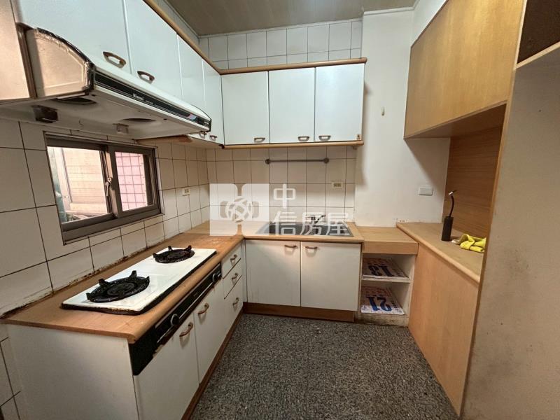 柚子公園旁低總價五房透天房屋室內格局與周邊環境