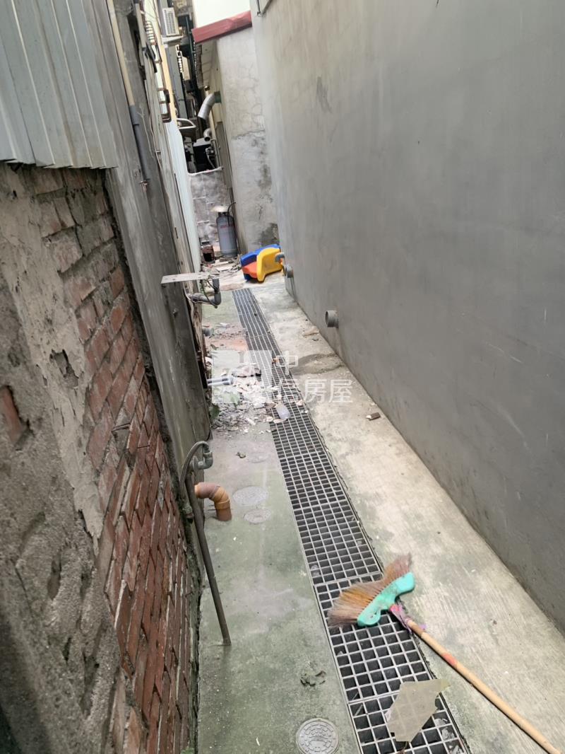 鹽埕區便宜店面透天房屋室內格局與周邊環境