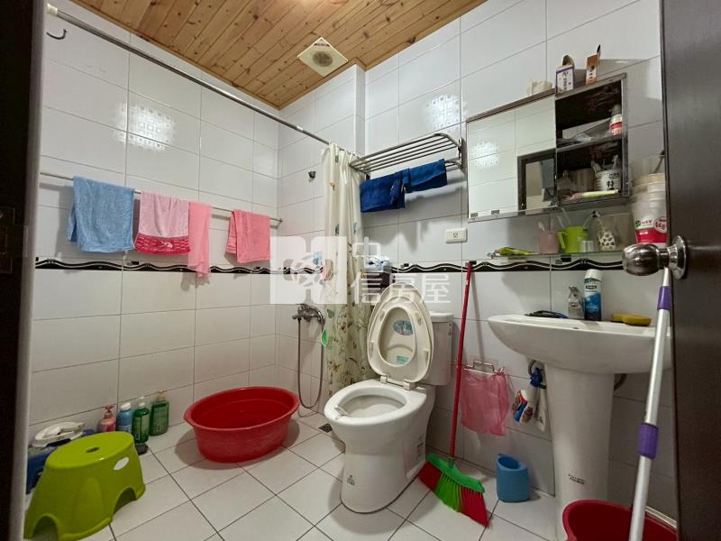 斗六保長輕屋齡精美車墅房屋室內格局與周邊環境