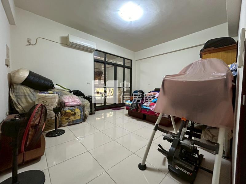 斗六保長輕屋齡精美車墅房屋室內格局與周邊環境