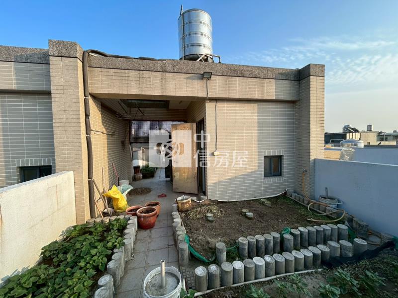 斗六保長輕屋齡精美車墅房屋室內格局與周邊環境