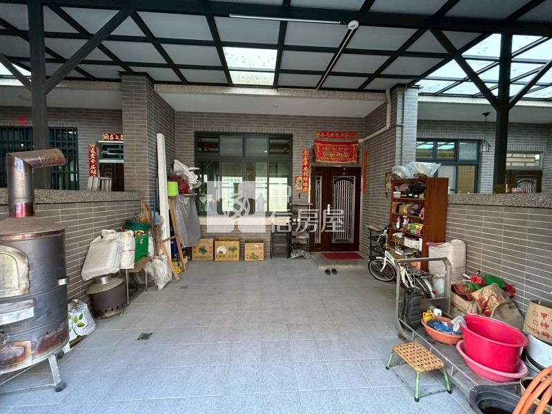 斗六保長輕屋齡精美車墅房屋室內格局與周邊環境