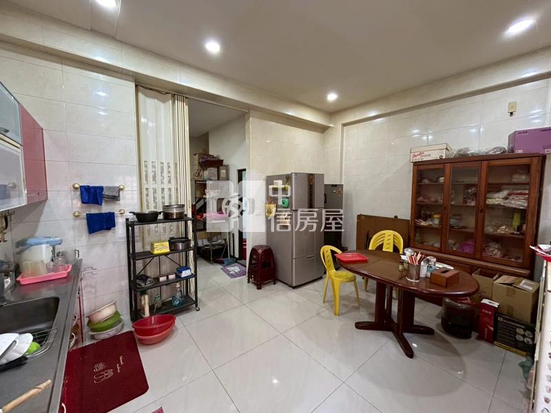 斗六保長輕屋齡精美車墅房屋室內格局與周邊環境