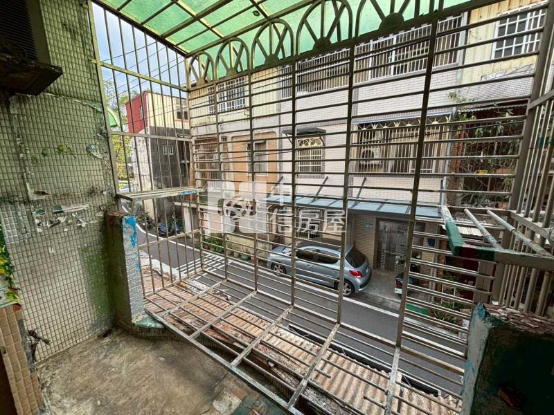 山子頂公園透天房屋室內格局與周邊環境