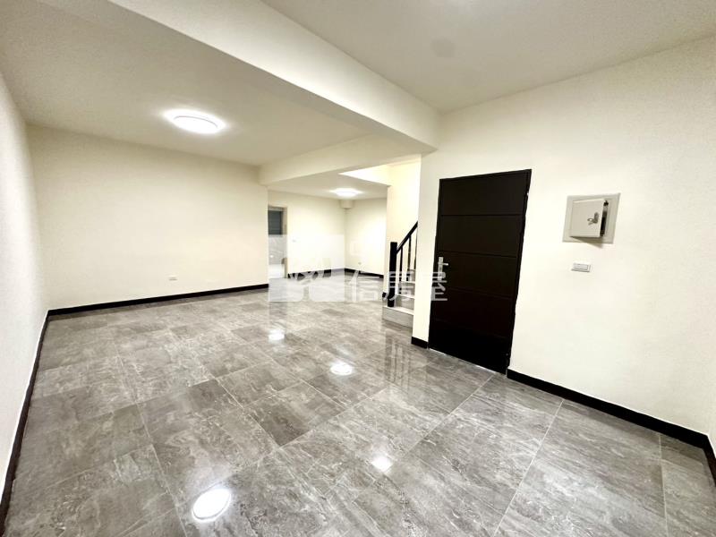 平鎮國中大面寬全新整理美透天房屋室內格局與周邊環境