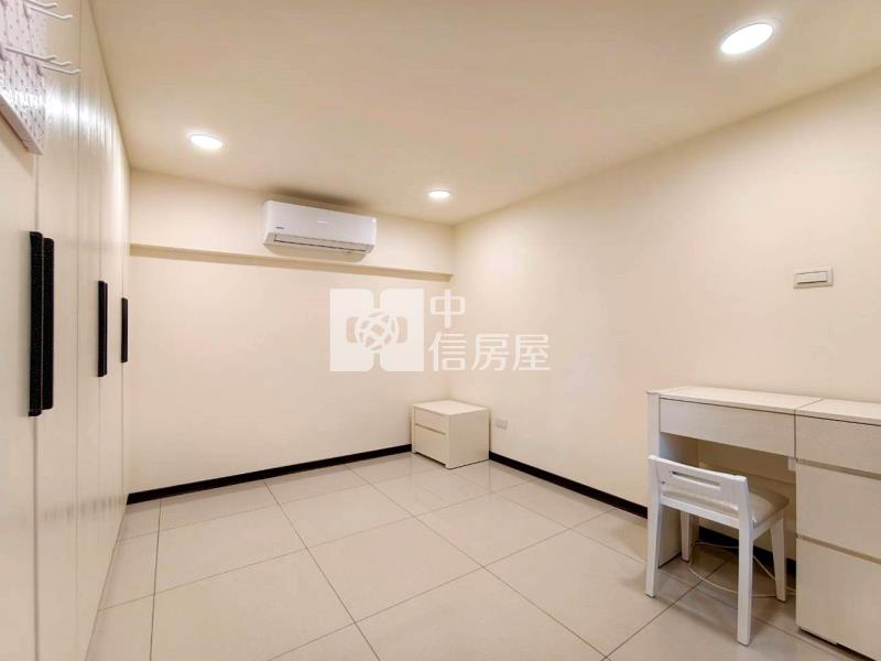 微笑世紀雲品兩房空間車位房屋室內格局與周邊環境