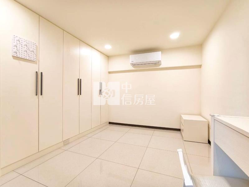 微笑世紀雲品兩房空間車位房屋室內格局與周邊環境