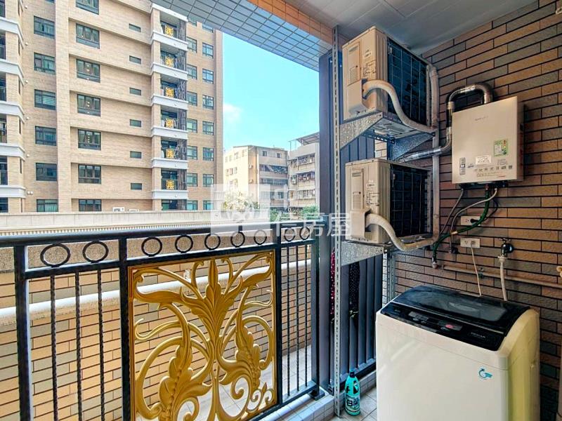 微笑世紀雲品兩房空間車位房屋室內格局與周邊環境