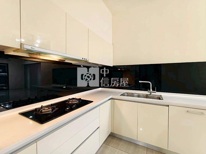 鉅虹曙光之旅高樓大三房平車房屋室內格局與周邊環境