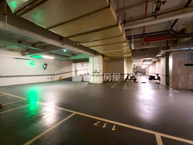 鉅虹曙光之旅高樓大三房平車房屋室內格局與周邊環境