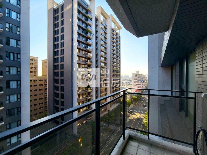 鉅虹曙光之旅高樓大三房平車房屋室內格局與周邊環境