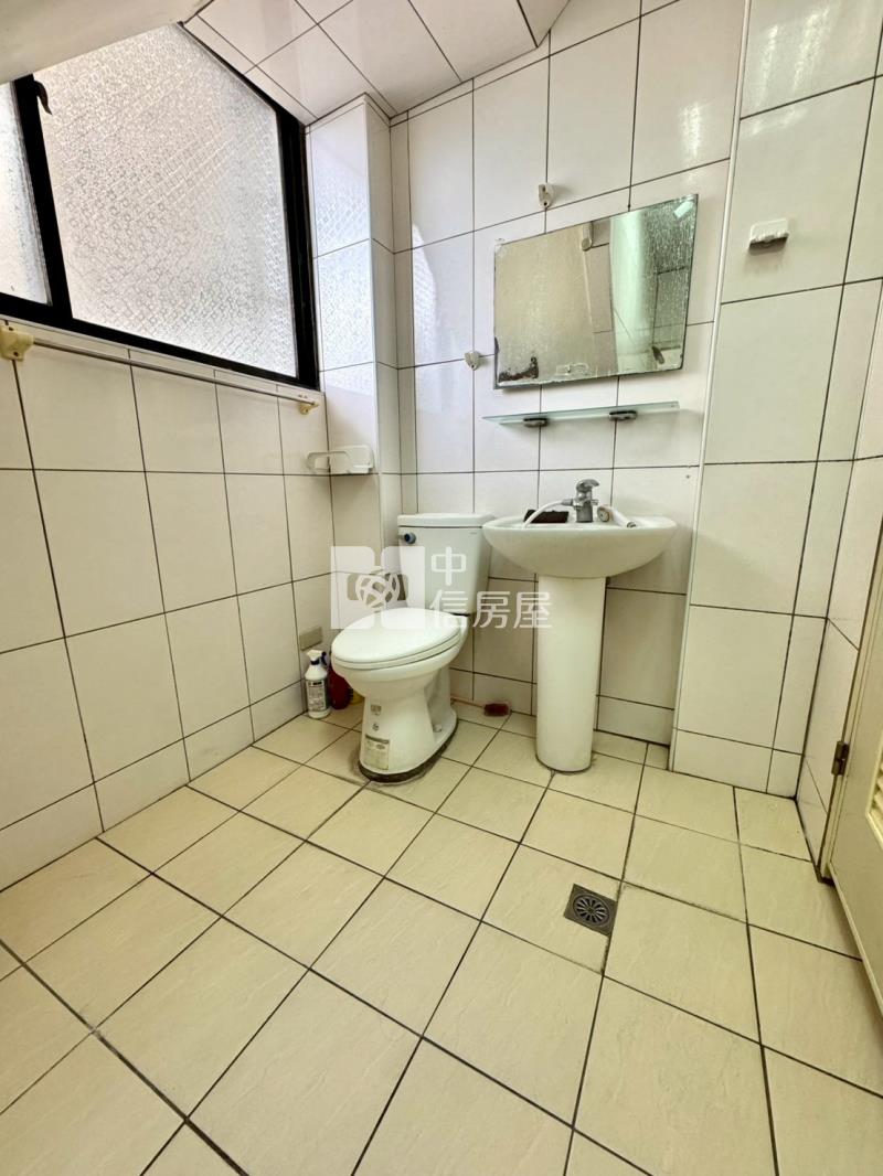 北屯松竹商圈8米活路美透天房屋室內格局與周邊環境