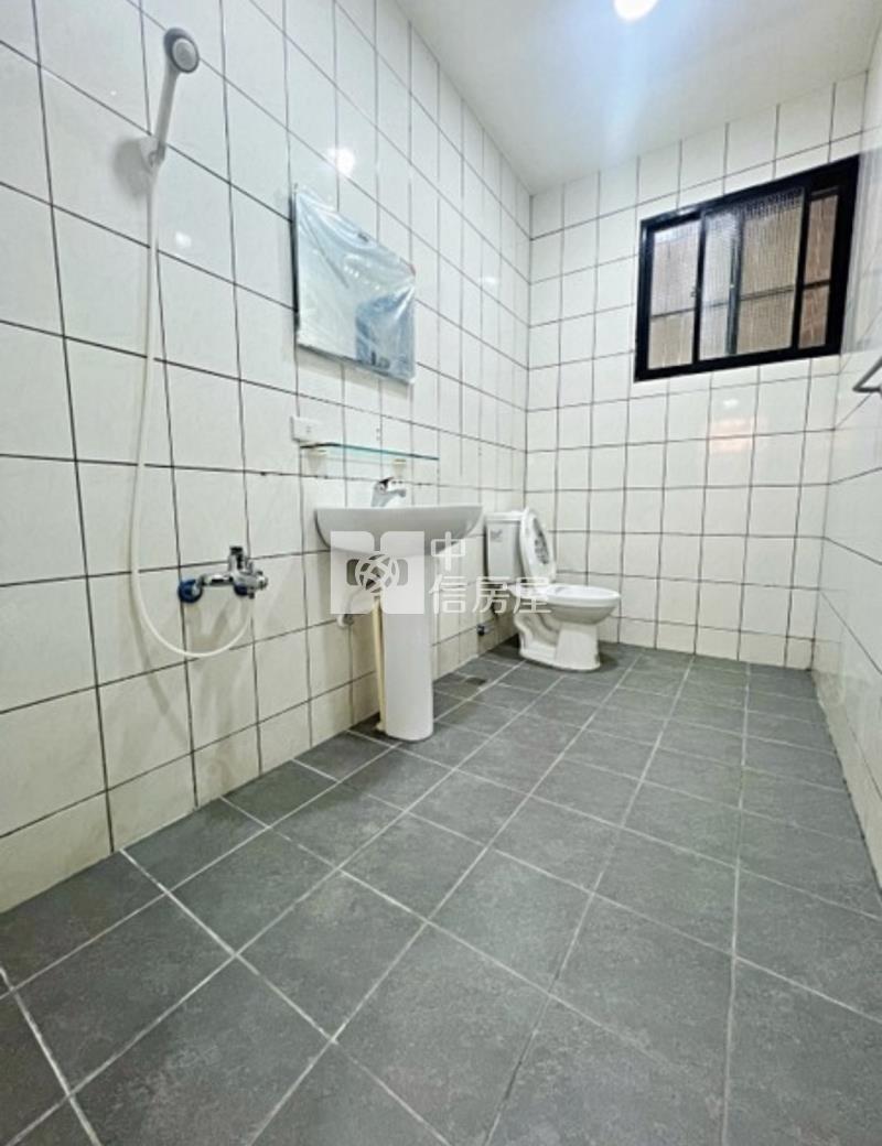 楊梅室內雙車位整新透天房屋室內格局與周邊環境