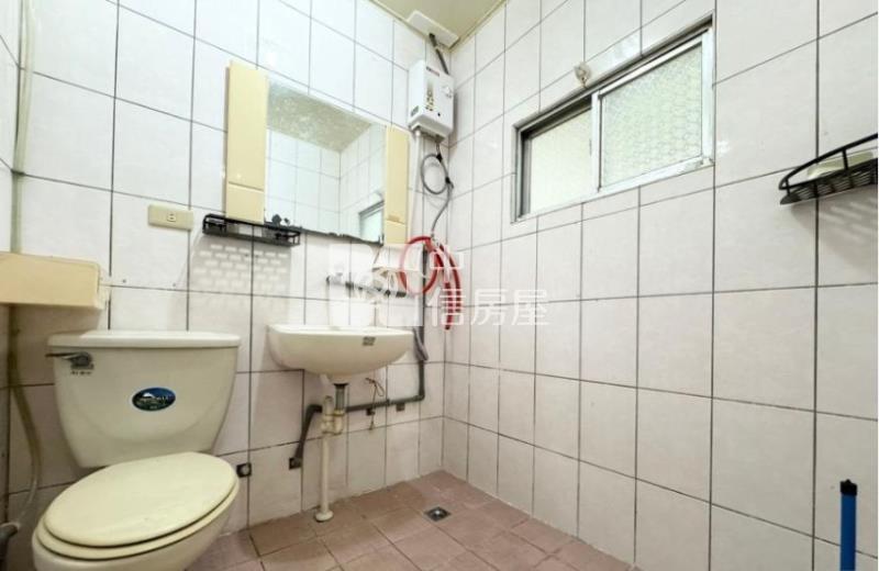 太平運動公園旁雙車大面寬透天房屋室內格局與周邊環境