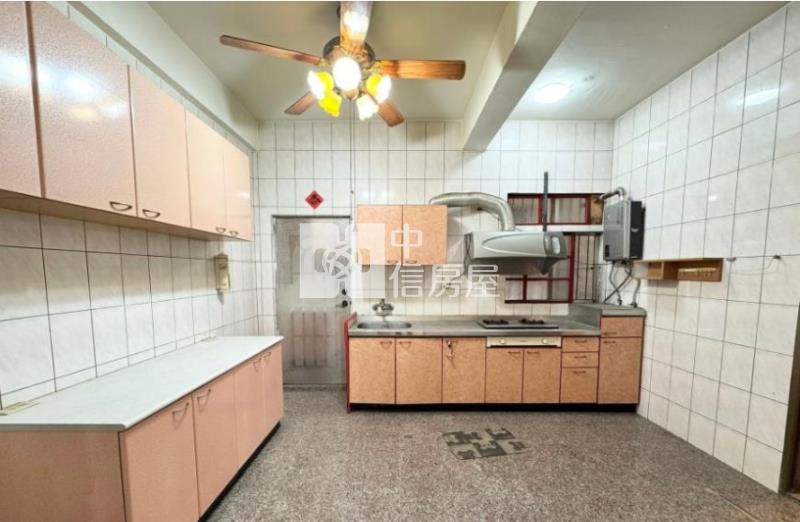 太平運動公園旁雙車大面寬透天房屋室內格局與周邊環境