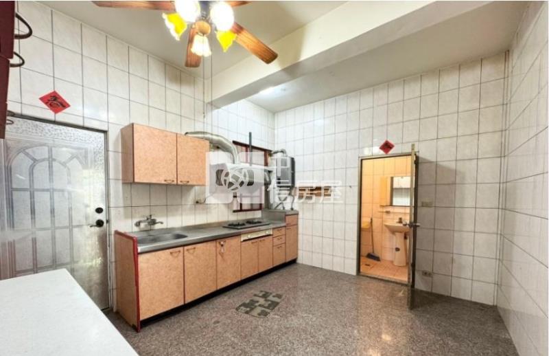 太平運動公園旁雙車大面寬透天房屋室內格局與周邊環境