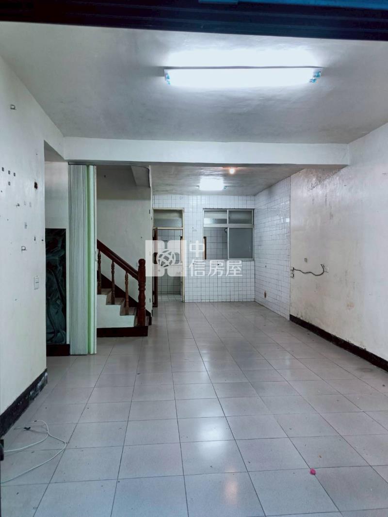 近楊梅國小大地坪大面寬透天房屋室內格局與周邊環境