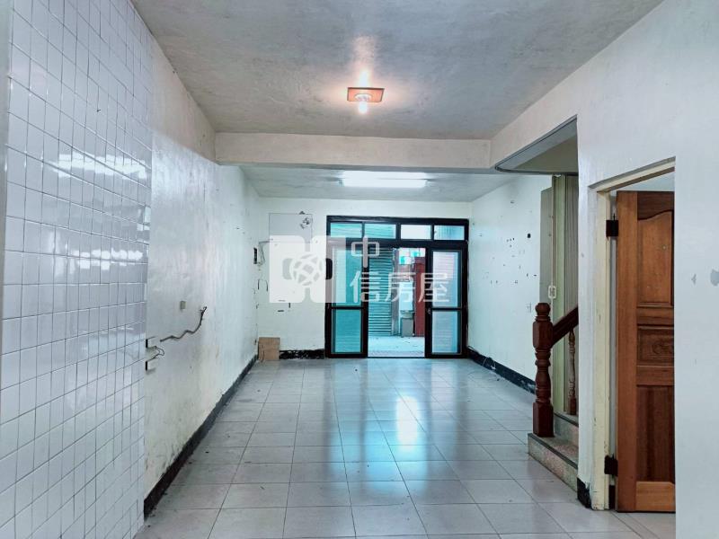 近楊梅國小大地坪大面寬透天房屋室內格局與周邊環境