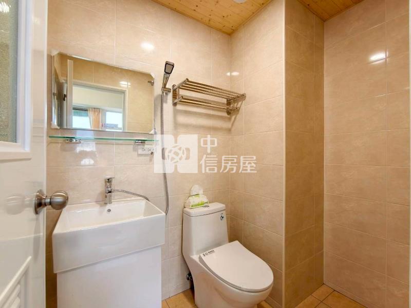 新高國小雙商圈三房平車房屋室內格局與周邊環境