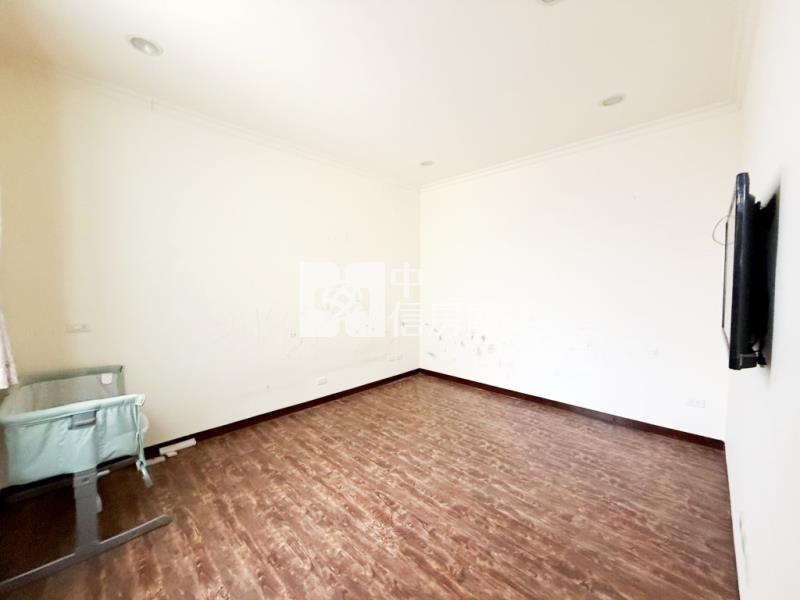 【新世紀】啟英高中大面寬電梯透天房屋室內格局與周邊環境