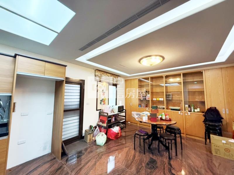 【新世紀】啟英高中大面寬電梯透天房屋室內格局與周邊環境