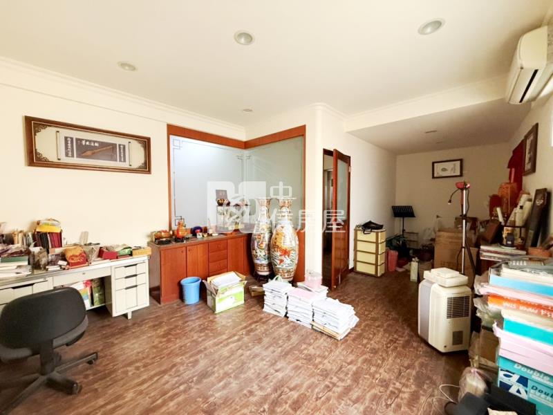 【新世紀】啟英高中大面寬電梯透天房屋室內格局與周邊環境