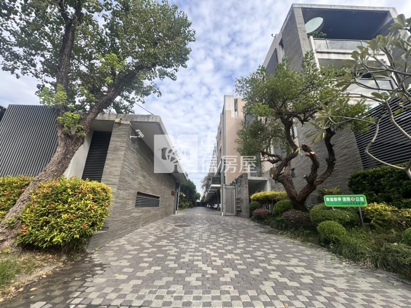 斗六正佳i-park雙車美墅房屋室內格局與周邊環境