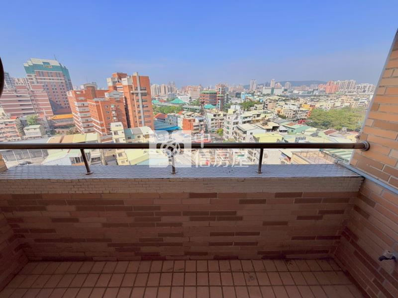 文藻商圈樓中樓景觀宅五房房屋室內格局與周邊環境