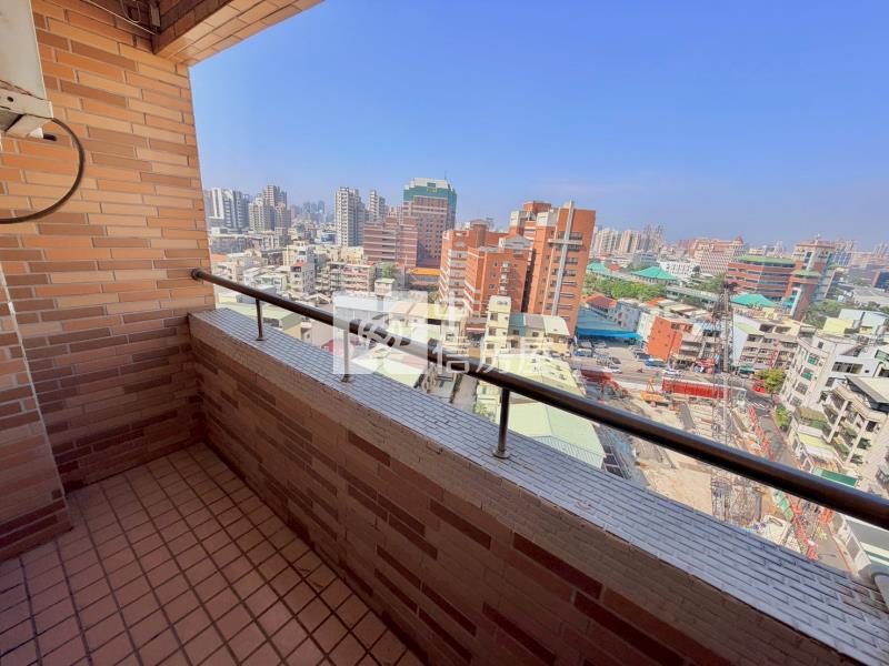 文藻商圈樓中樓景觀宅五房房屋室內格局與周邊環境