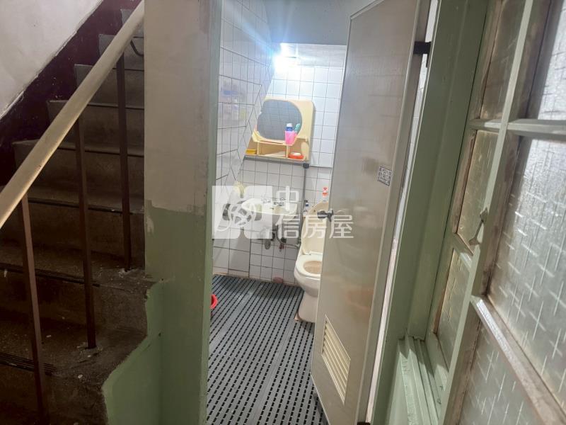 斗六影城旁大地坪雙併透天房屋室內格局與周邊環境