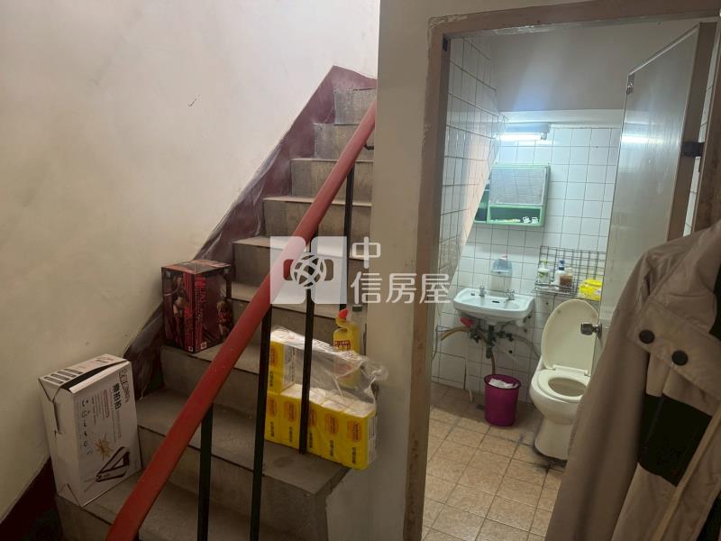 斗六影城旁大地坪雙併透天房屋室內格局與周邊環境