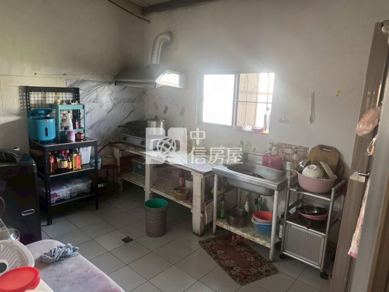 斗六影城旁大地坪雙併透天房屋室內格局與周邊環境