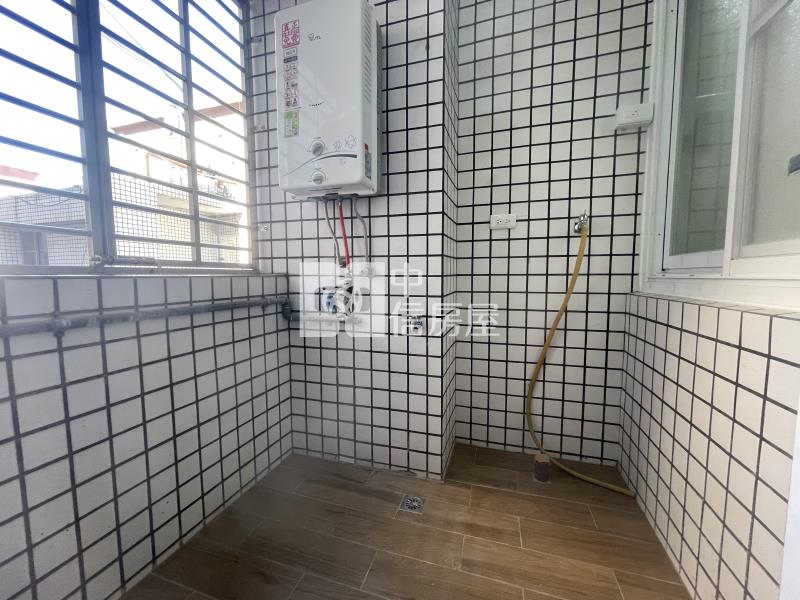 光華家樂福~中正高工2+1房+平車房屋室內格局與周邊環境