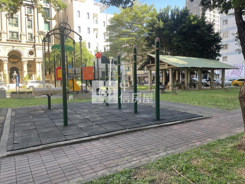 光華家樂福~中正高工2+1房+平車房屋室內格局與周邊環境
